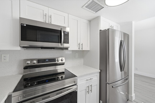 Building Photo - 622 SW 7th Ave