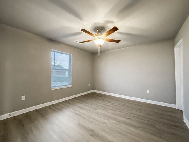 Building Photo - Updated 3-Bed, 2-Bath Ranch Townhome with Garage in Blue Springs