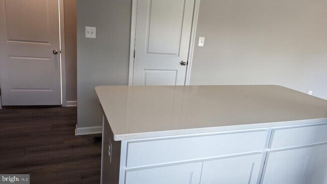 Building Photo - 433 Old Potomac Church Rd