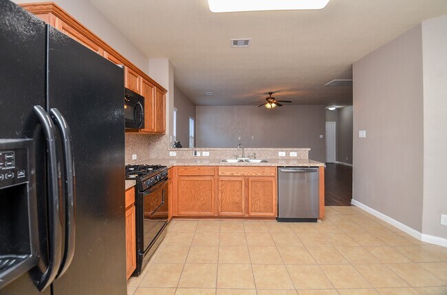 Building Photo - 10806 Woodwind Shadows Dr
