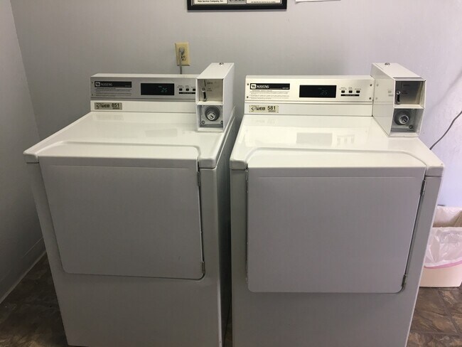 Building Photo - Cozy Studio by the Beach in Sandpiper III Complex!