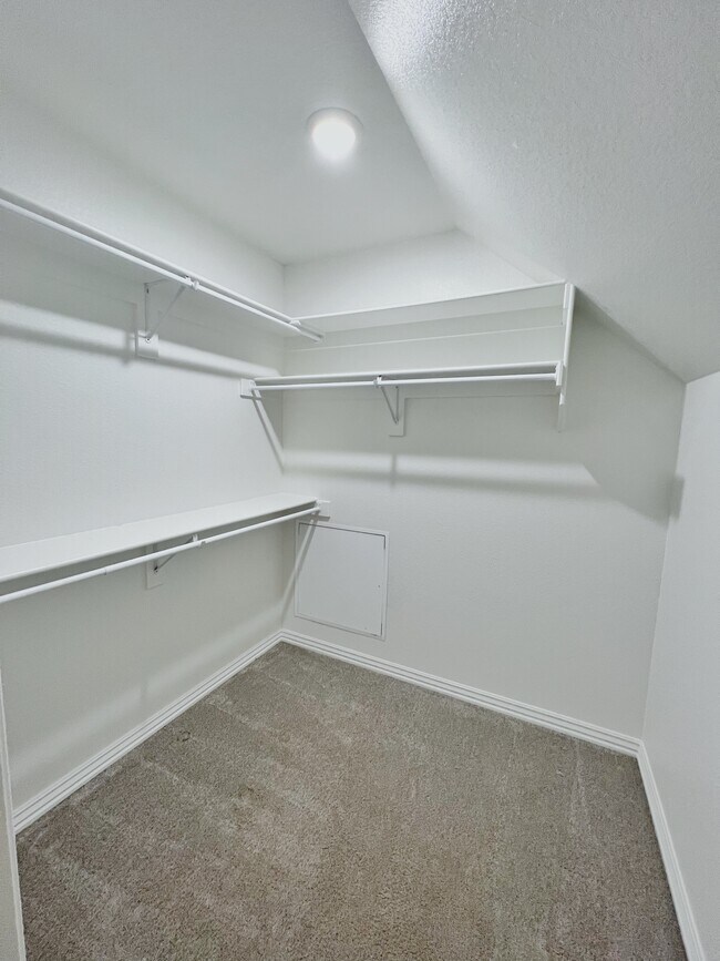 Building Photo - 327 W Kinniburgh Dr