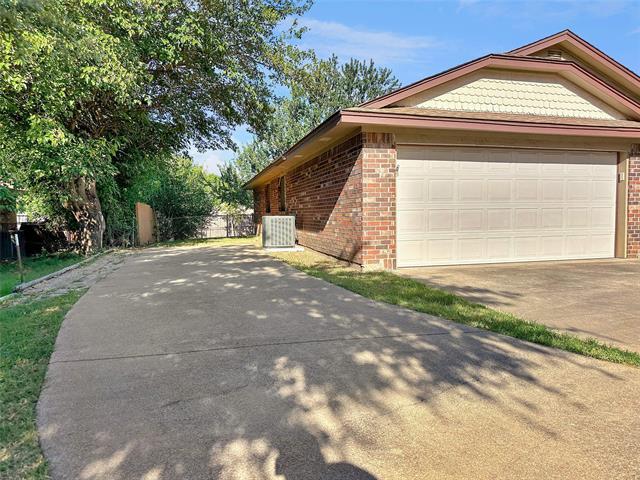 Building Photo - 708 Crestview Dr