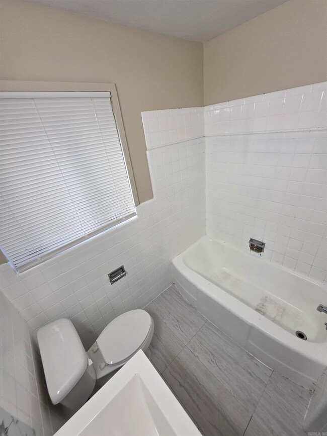 Building Photo - 89 Broadmoor Dr