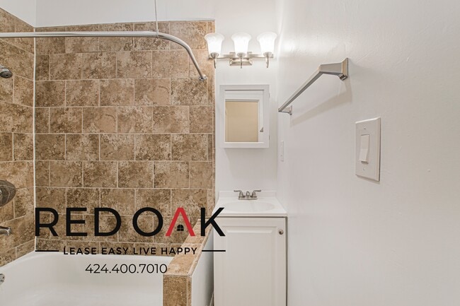 Building Photo - 415 S Westlake Ave