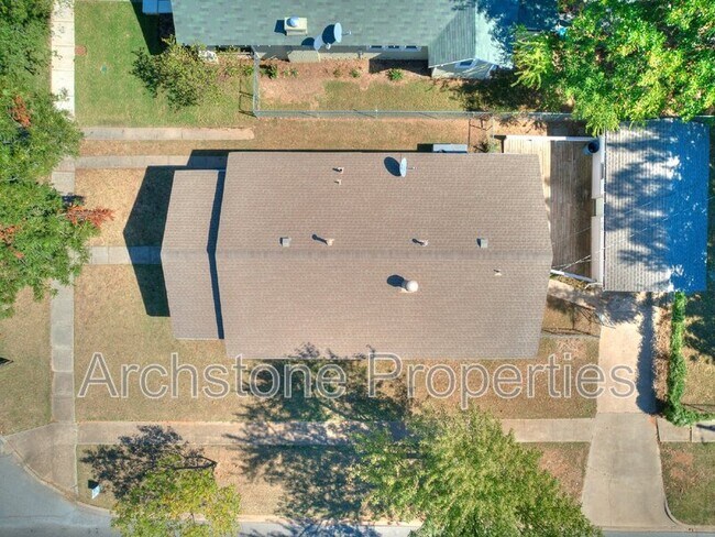 Building Photo - 202 E 3rd St