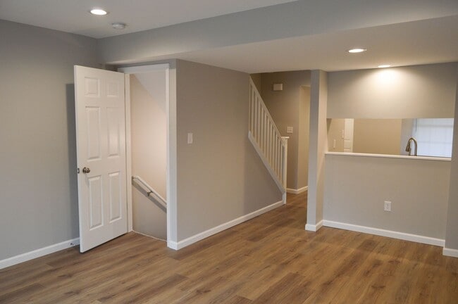 Building Photo - 2464 S Burberry Ln