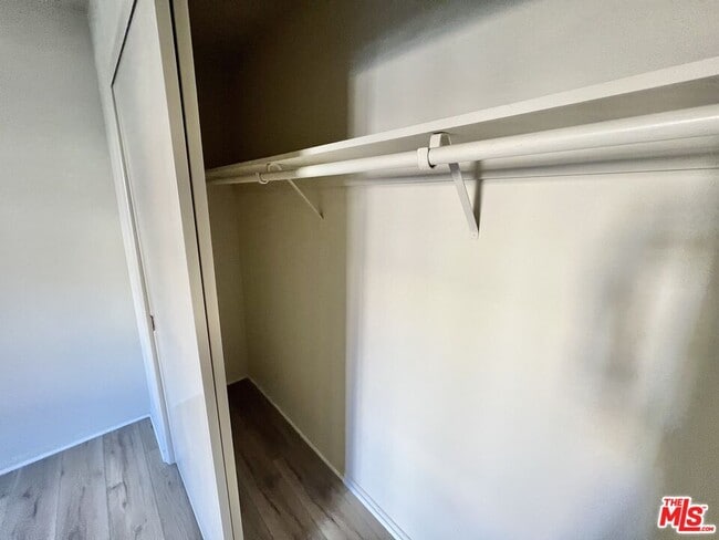 Building Photo - 1261 Granville Ave