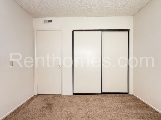 Building Photo - 10515 Carrington Dr
