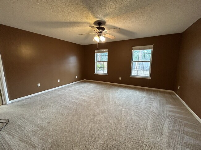 Building Photo - Home For Rent