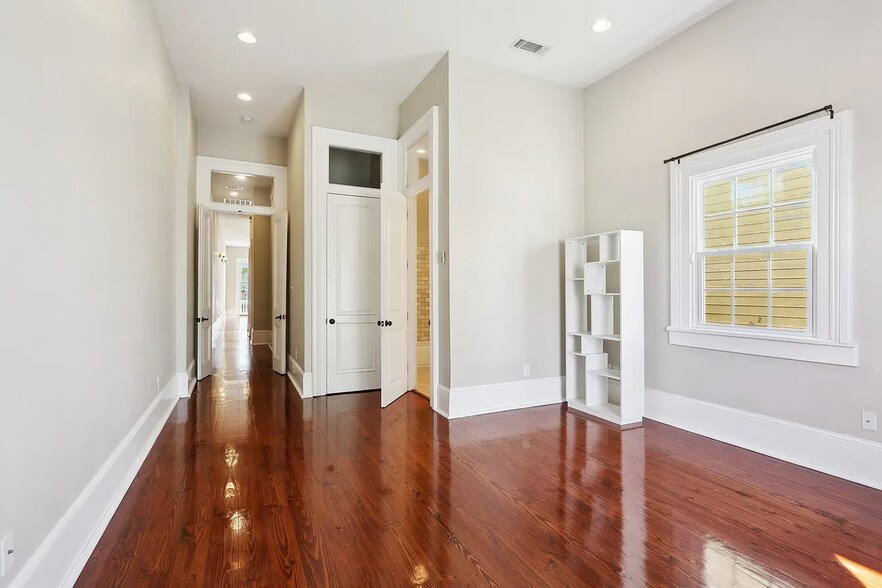 Building Photo - 2823 Baronne St
