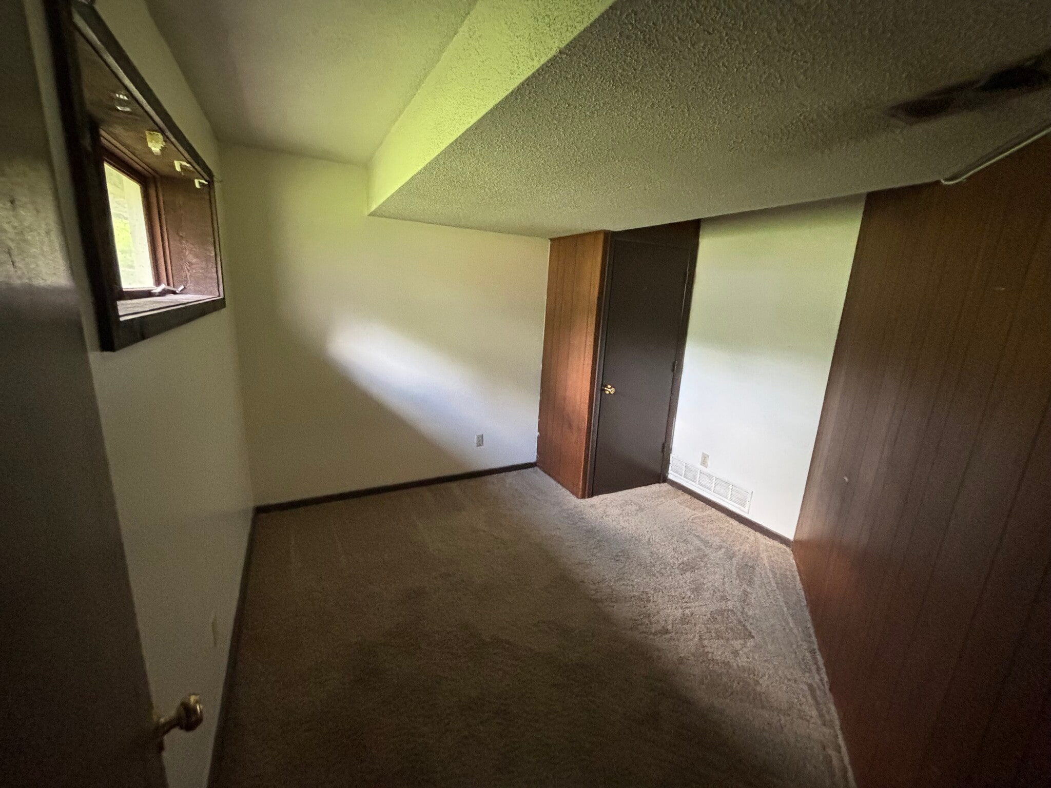 Building Photo - 3016 Alpine Dr