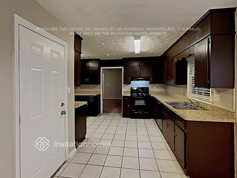 Building Photo - 3930 Grove Trail