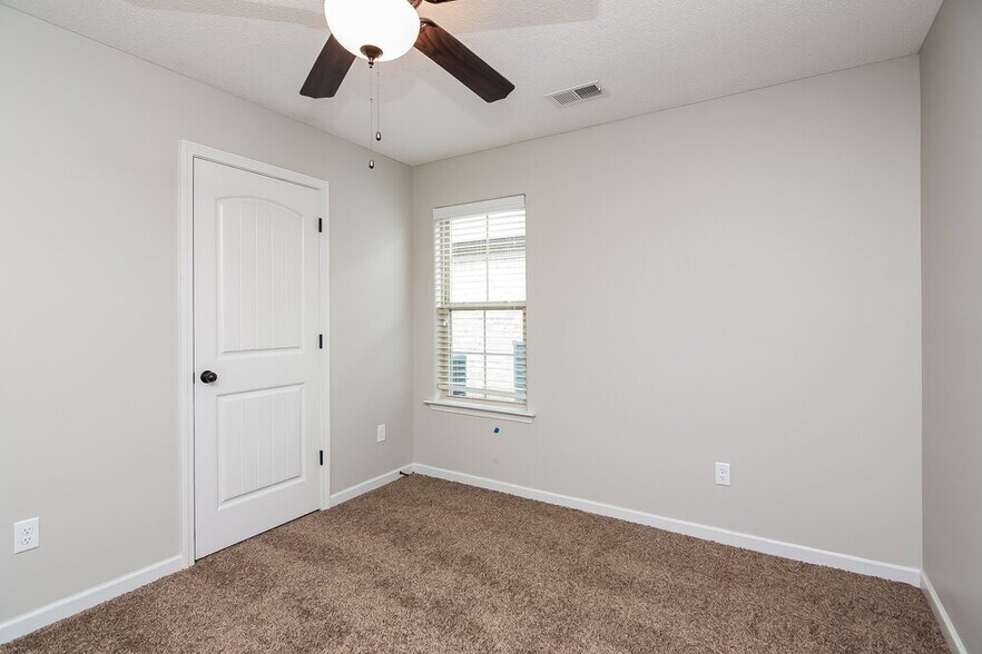 Building Photo - 9435 Darren Cir S