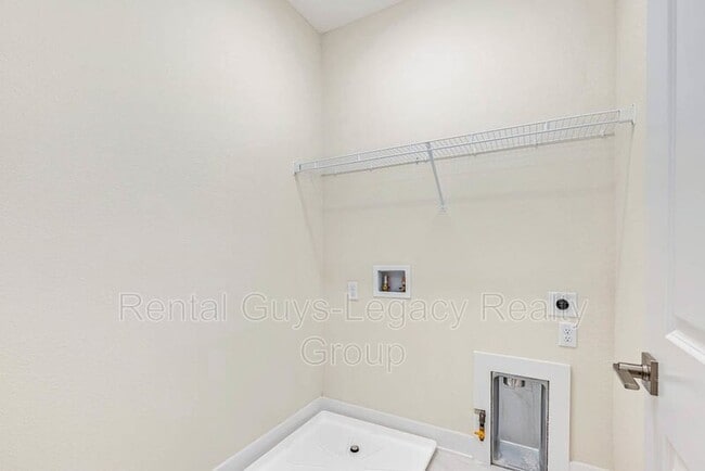 Building Photo - 24 Seaport Ln