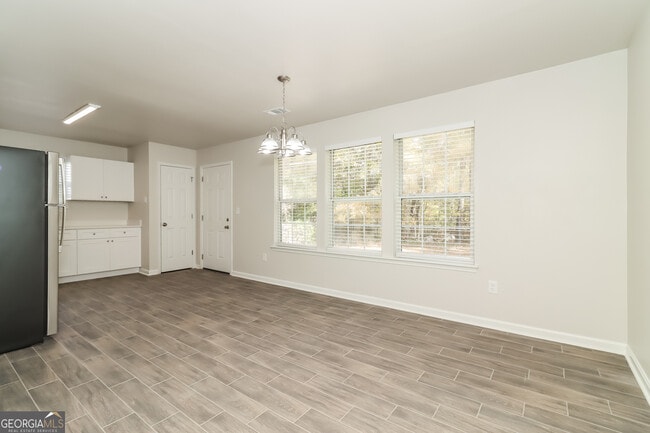 Building Photo - 7073 Stonecreek Dr