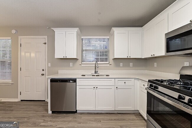 Building Photo - 1205 Redbud Ct