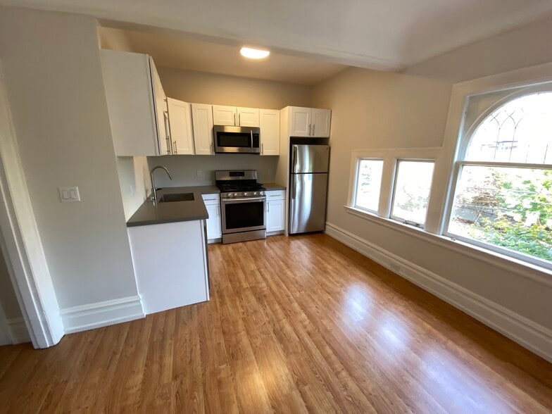 Renovated kitchen - 535 30th St