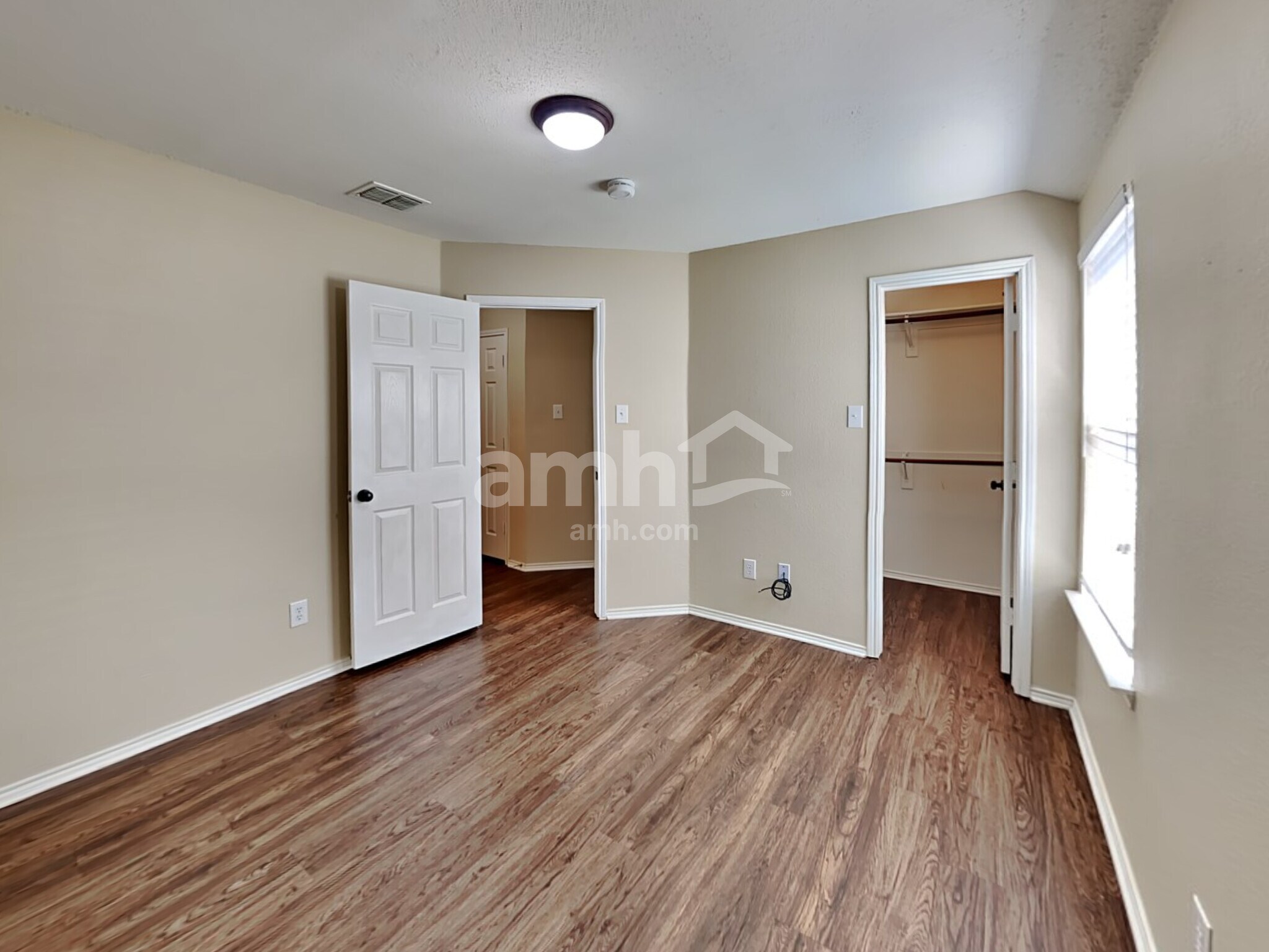 Building Photo - 2020 Fairview Dr