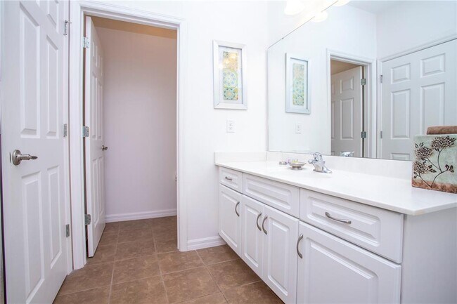 Building Photo - 2606 Rosemont Cir