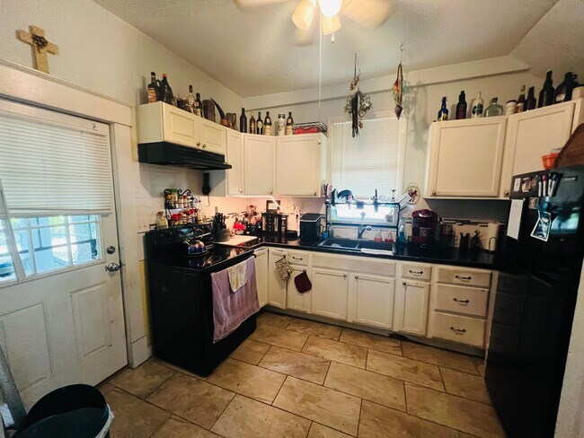 Building Photo - Charming 3bdrm/1.5bth Home Conveniently Located in Richmond's North Highland Park Subdivision w/P...