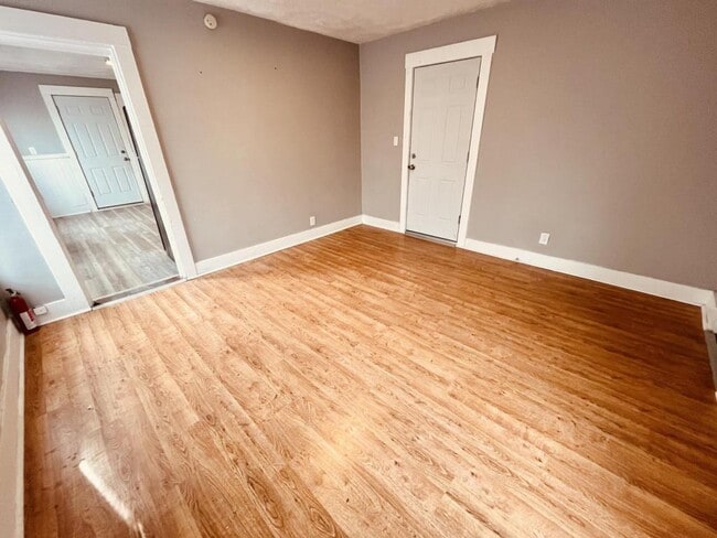 Building Photo - 153 Horton St