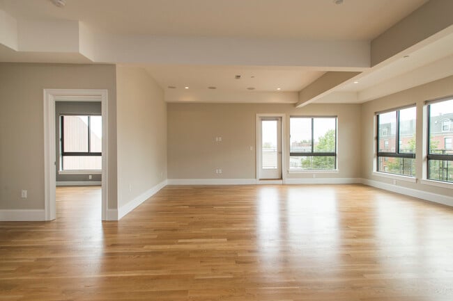 Building Photo - 261 W 2nd St