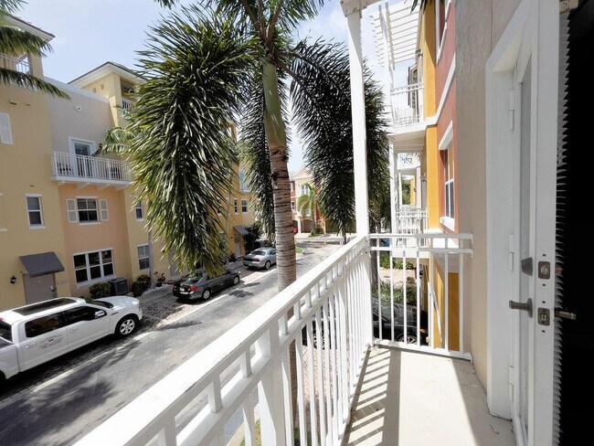 Building Photo - 2343 Vintage Dr