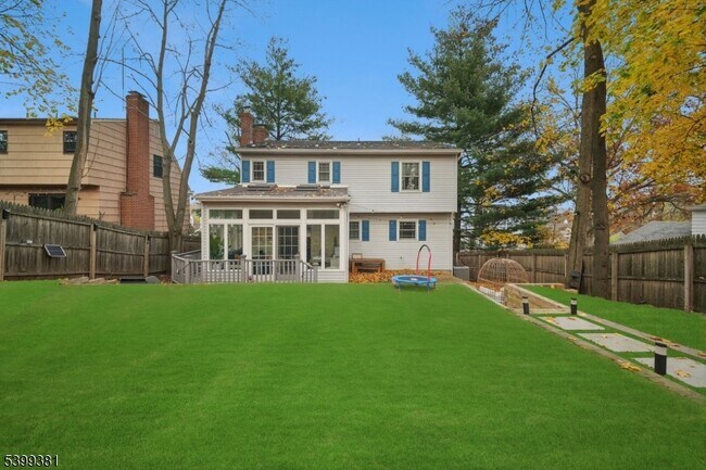 Building Photo - 17 Edison Dr