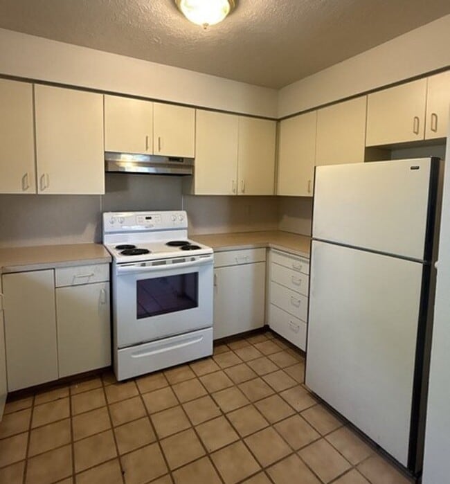 Building Photo - 2Bd/2Ba Two-Story Home - Available Soon!
