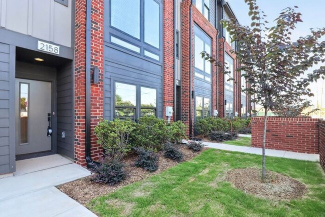 Building Photo - Brand New, Stunning 3BD/3.5BA Townhome on Graham w/ Full Bath on Top Floor! SUMMER SPECIAL! 50% O...