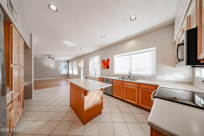 Building Photo - 5839 W Bloomfield Rd