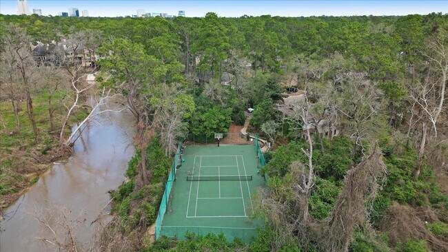 Building Photo - 201 Vanderpool Ln