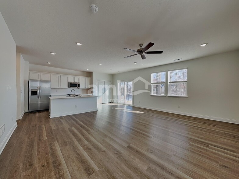 Building Photo - 200 Rustic Barn Ct