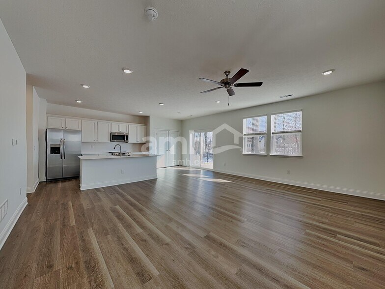 Building Photo - 9031 Henley Ave