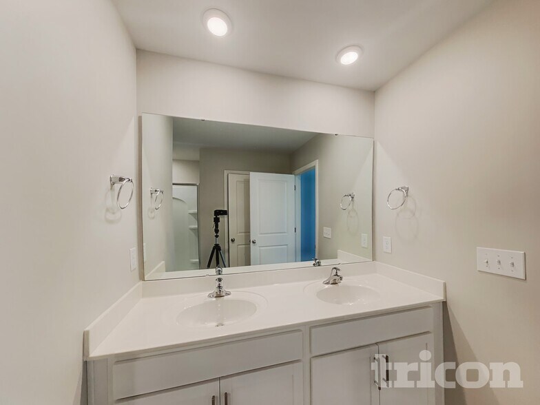 Building Photo - 134 Rivercamp St