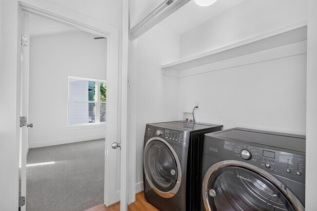 Building Photo - 617 Eastboro Dr
