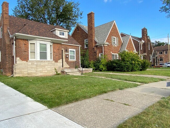 Building Photo - 5218 Bedford St