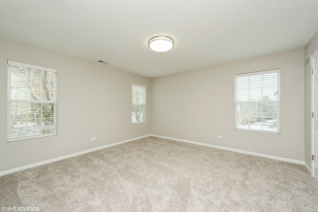 Building Photo - 2610 Williamsburg Dr