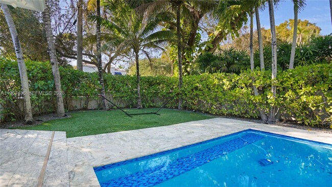 Building Photo - 711 Sunset Rd