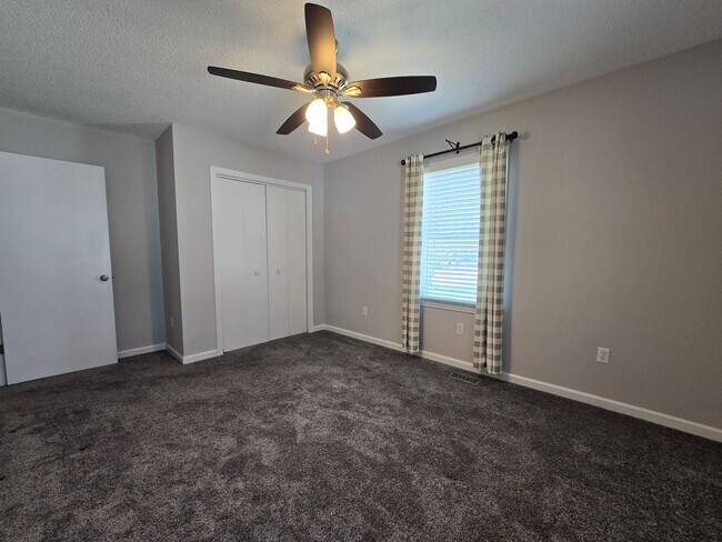 Building Photo - Just Minutes to the USCG Base Like New 3 Bed, 2 Bath Ranch