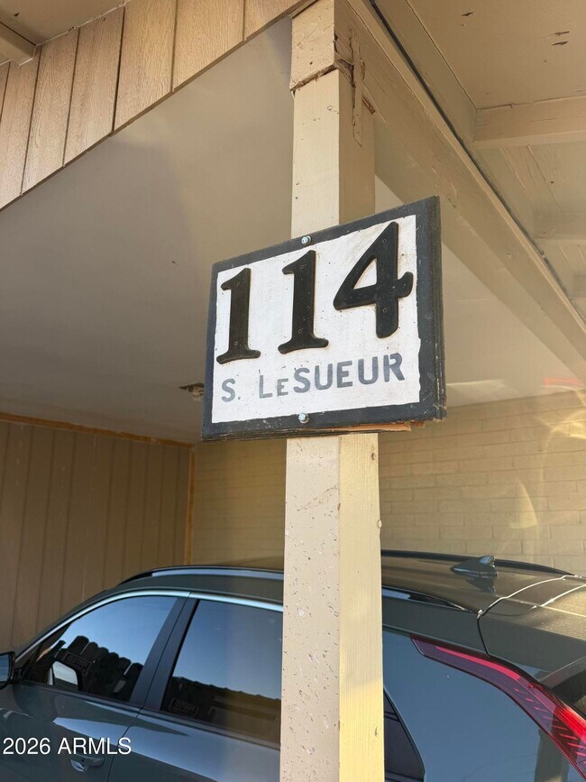 Building Photo - 114 S Lesueur