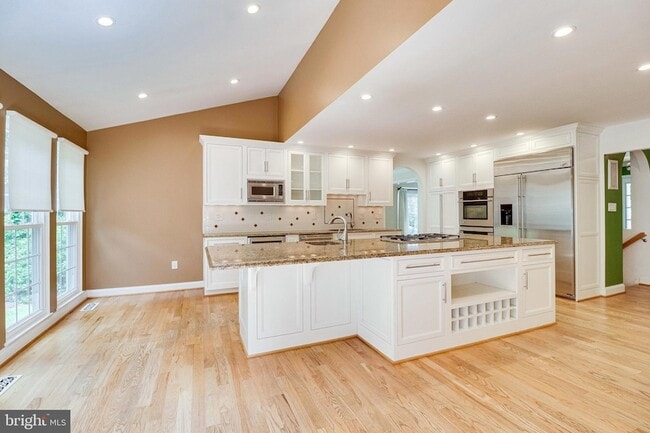 Building Photo - 6122 Bayliss Pl