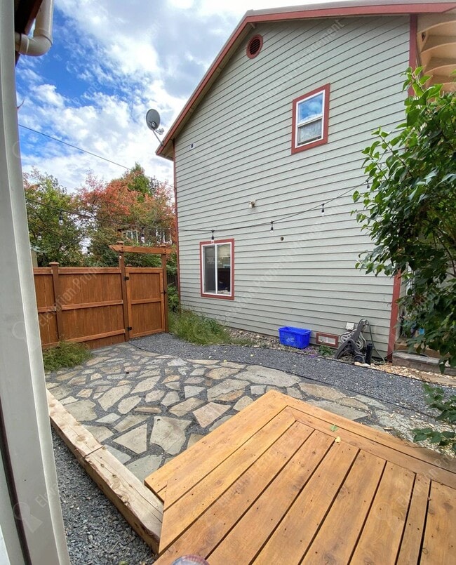 Building Photo - Cute newer built ADU near Downtown Bend