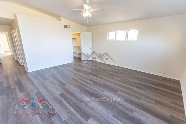 Building Photo - 4728 E Ron Rico Rd