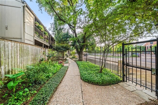 Building Photo - 5711 Sugar Hill Dr
