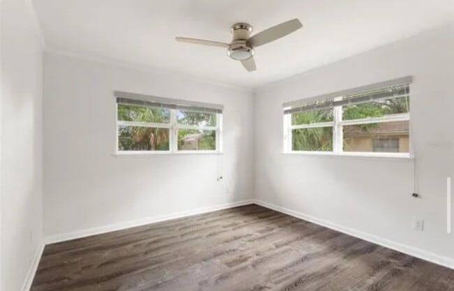 Building Photo - 755 Oleander Dr SE