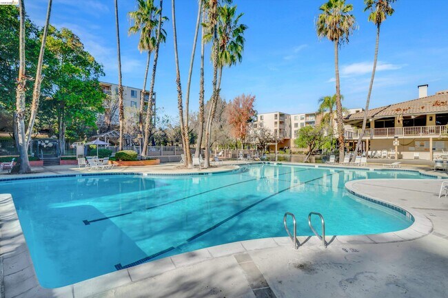 Building Photo - 490 N Civic Dr