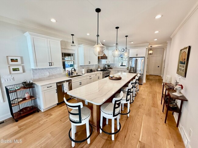 Building Photo - 16 Newton St