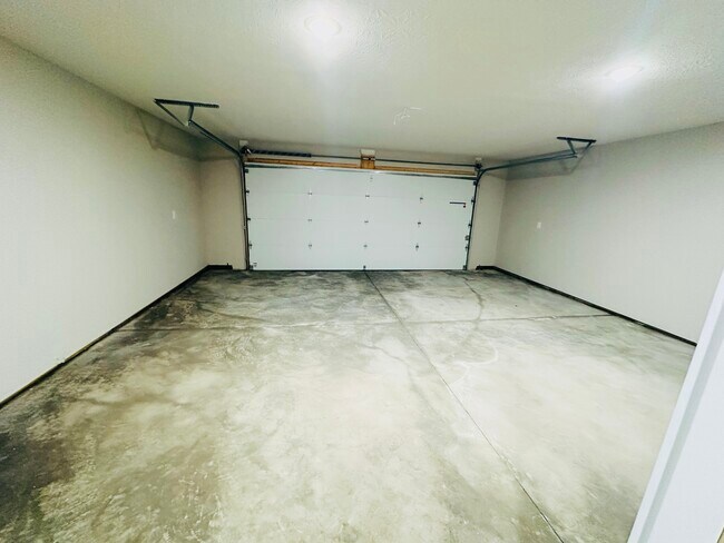 Building Photo - 174 County Rd 300 N